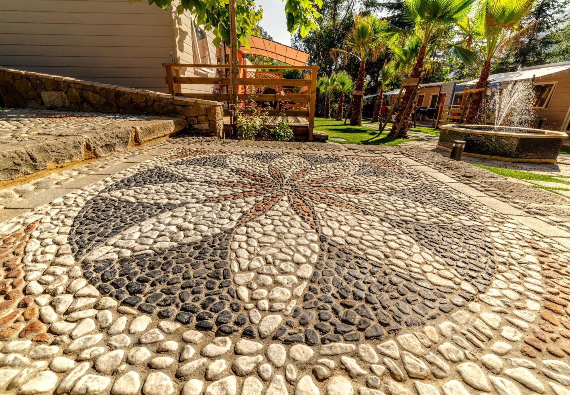 Delle Rose & Glamping Village Aldeamento Turístico Isolabona